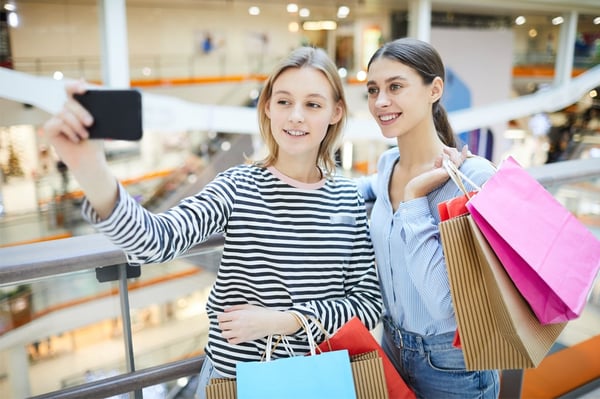 millennial-shoppers-mall