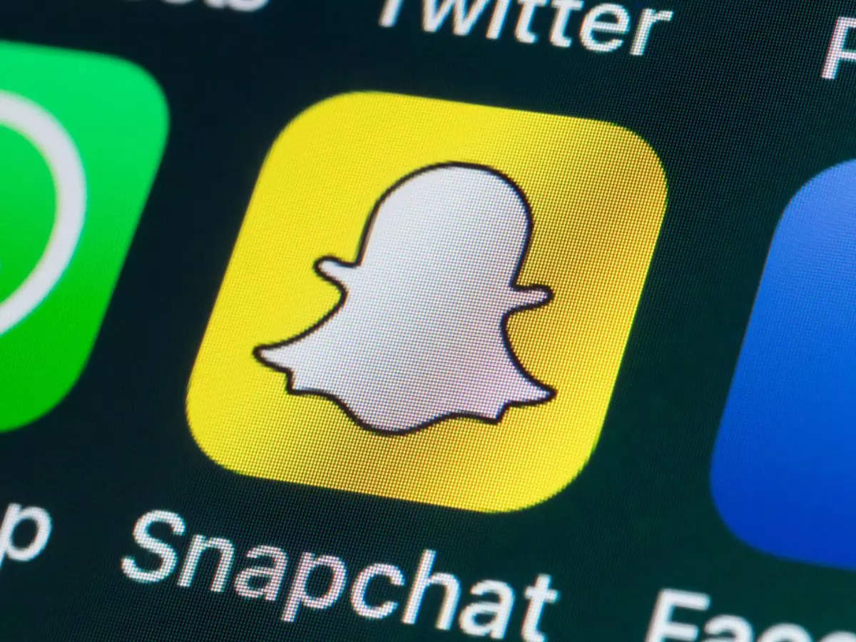 Snapchat icon (Social Media Habits of College Students by Platform: Snapchat)